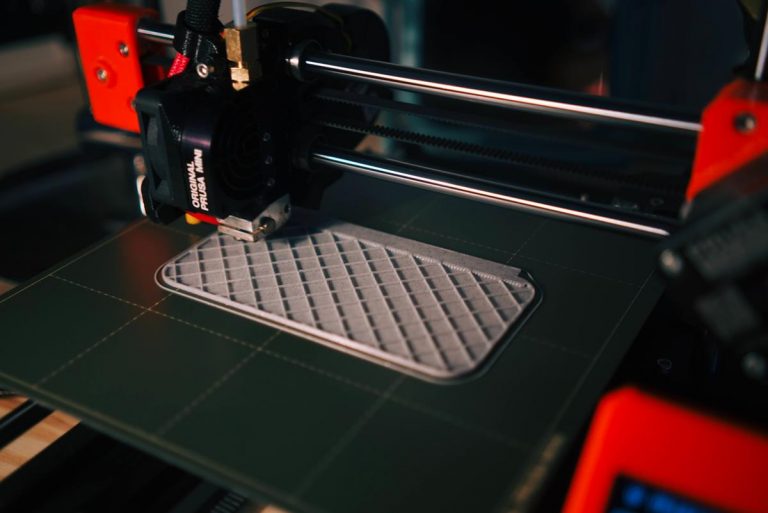 Jak druk 3D wprowadza innowacje w przemyśle petrochemicznym